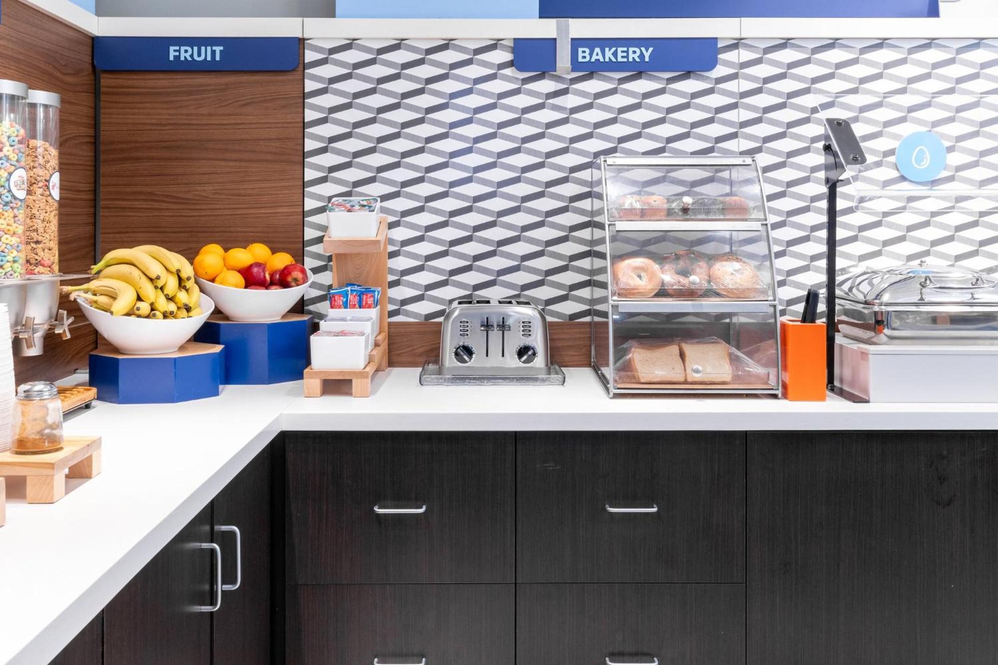 Holiday Inn Express & Suites Las Vegas Sw Springvalley By Ihg Экстерьер фото